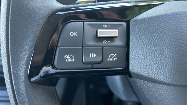 Peugeot Expert E-L2 100kW 75kWh Professional Van Auto